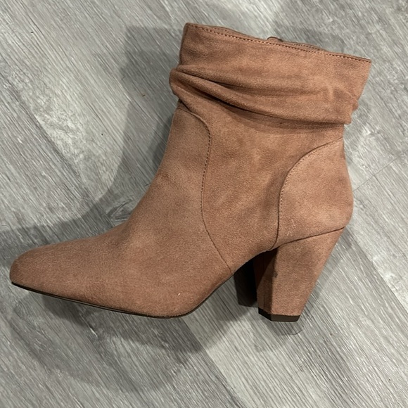 PART OF 4 for 20 just add 4 to bundle Chelsee ankle high zip up boots heel (7cm) - Picture 2 of 7